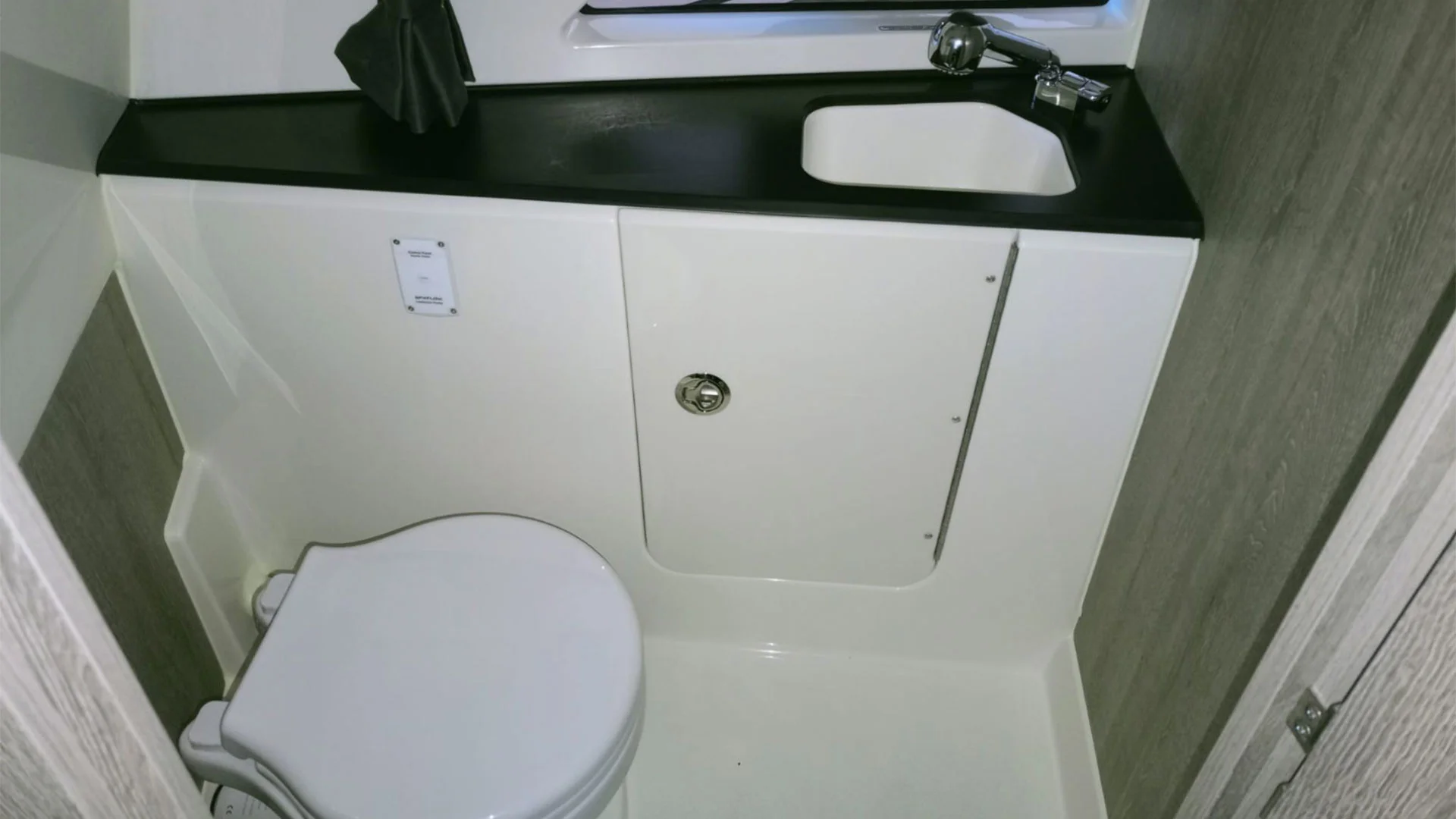 Barcos nuevos entrega inmediata Quicksilver Activ 875 Sundeck - Lavabo