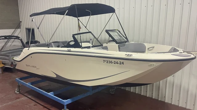 Bayliner M 19 - Casco en stock