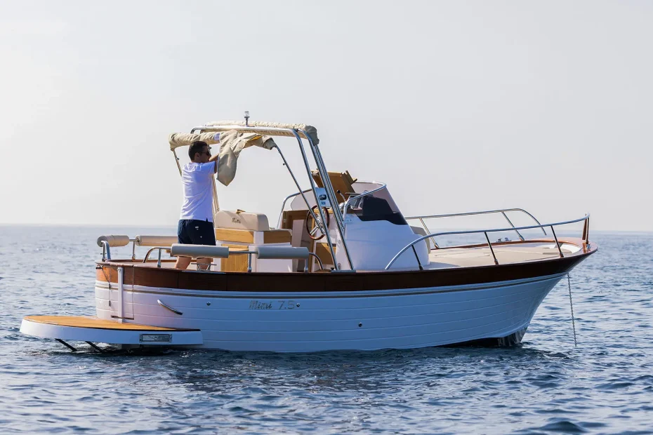 Cantieri Mimi Libeccio 7-5 WA - Montando toldo de sol