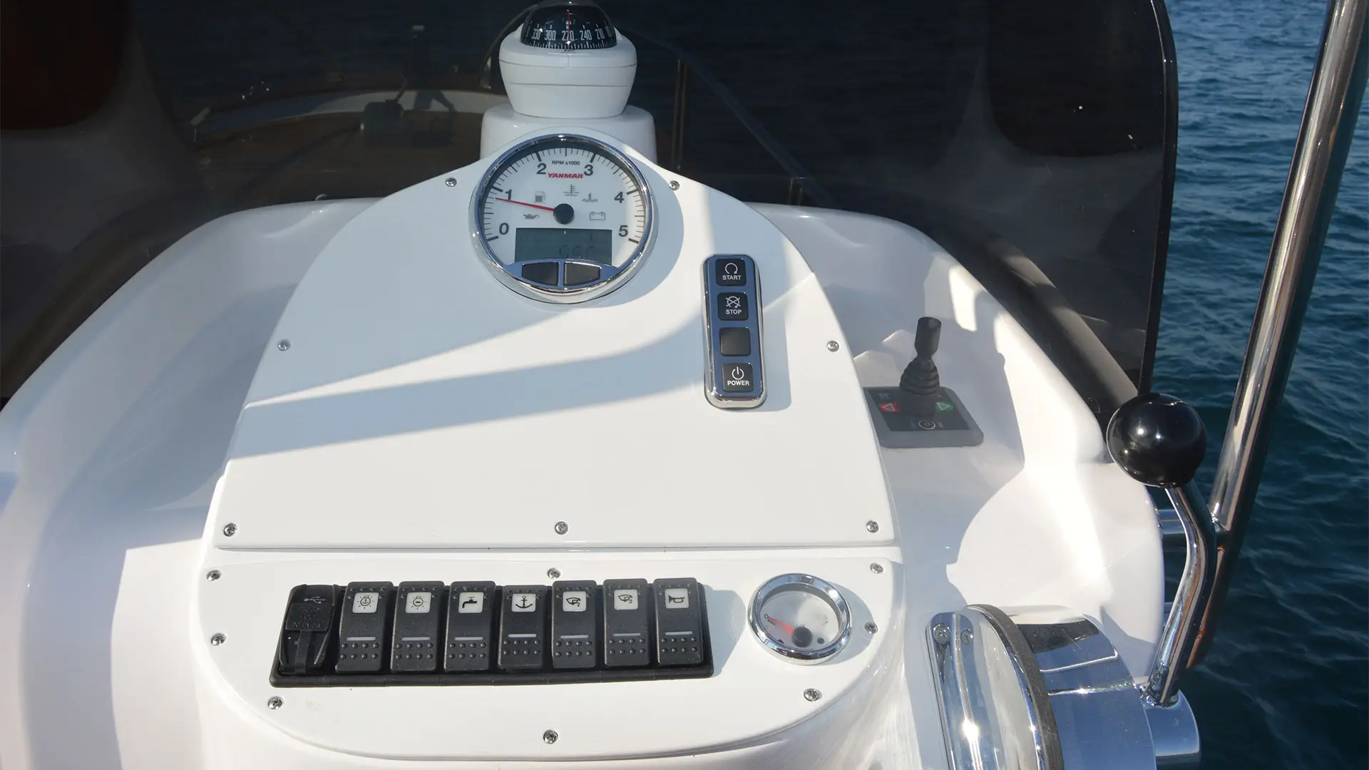 Cantieri Mimi Libeccio 8.5 Open -Mandos consola en stock