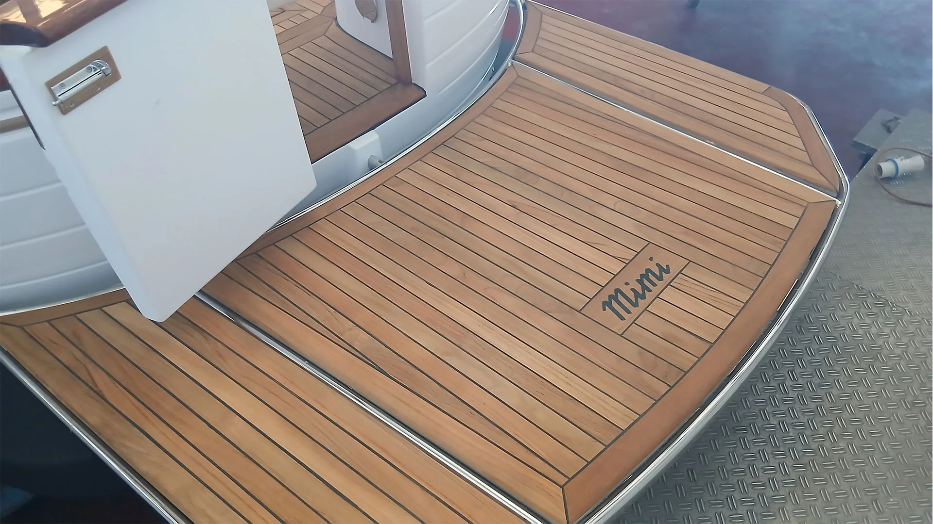 cantieri-mimi-libeccio-8-5-open-plataforma-de-baño