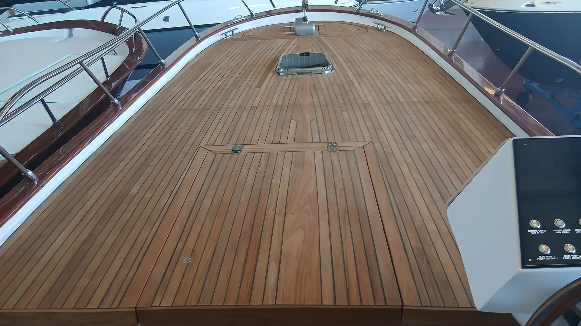 cantieri-mimi-libeccio-8-5-open-solarium-en-teca