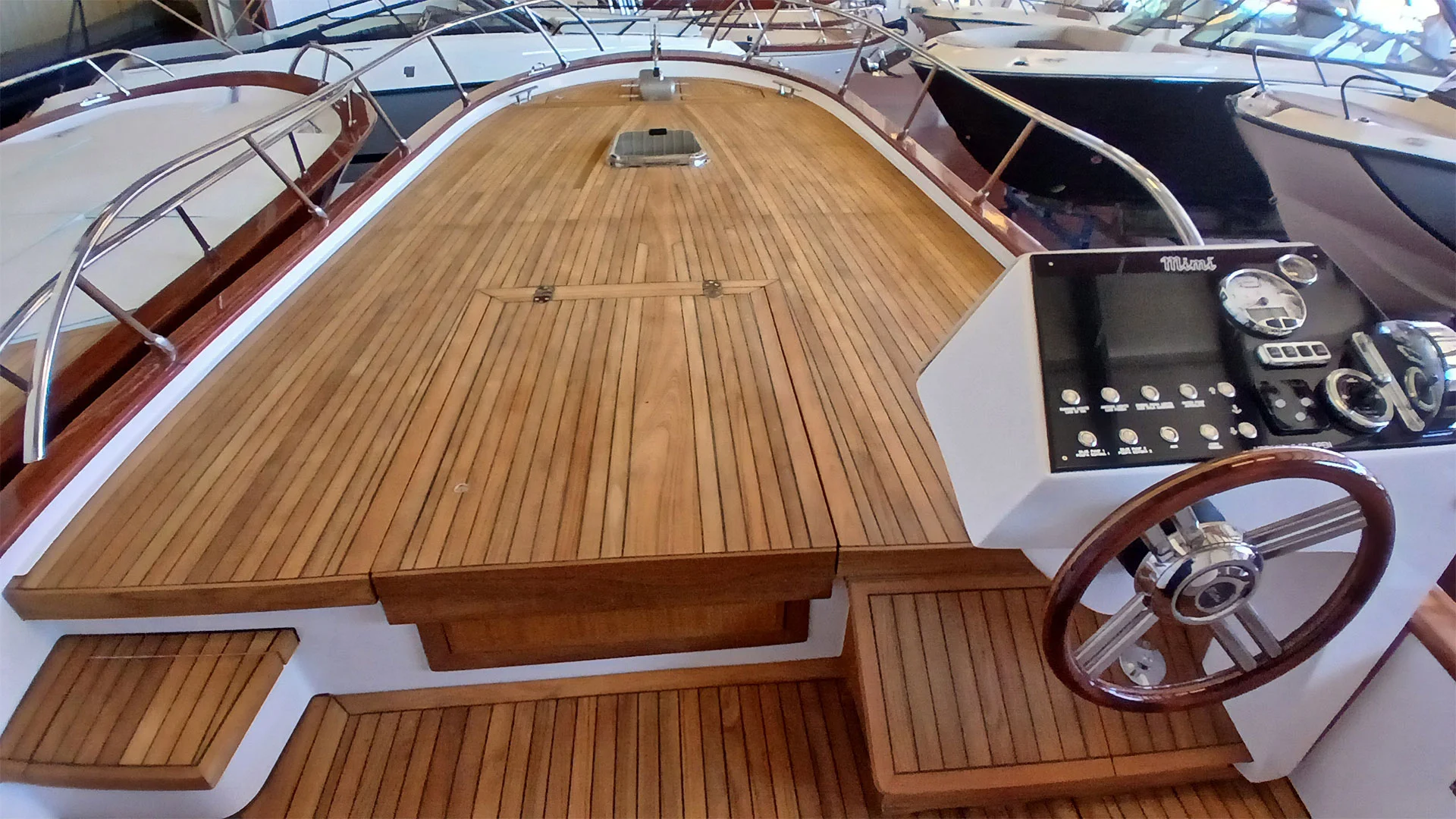 cantieri-mimi-libeccio-8-5-open-suelo-en-teca