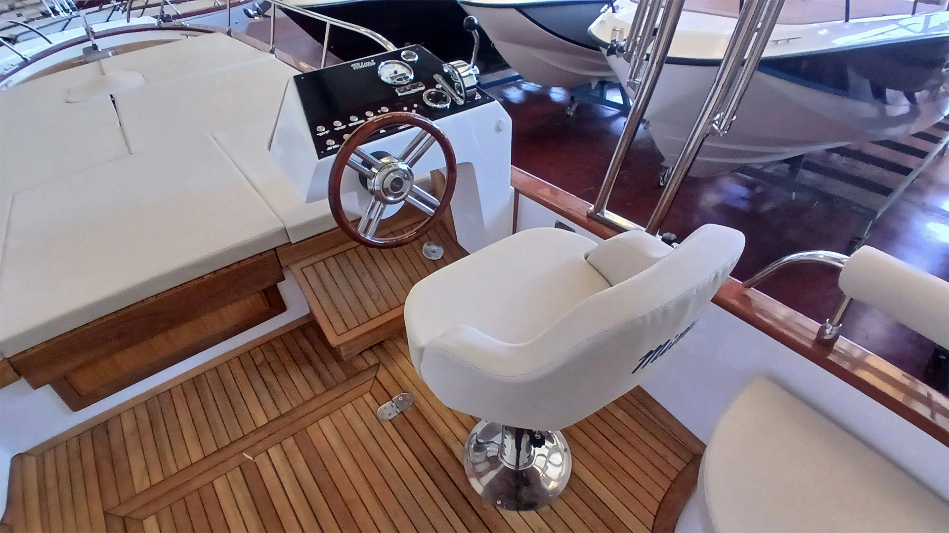 cantieri-mimi-libeccio-8-5-open-zona-patron