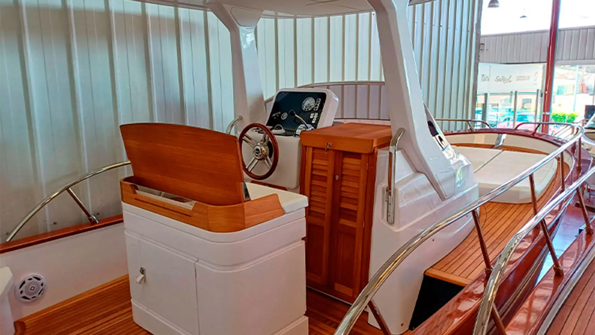 Cantieri Mimi Libeccio 8.5 WA - Vista consola entrega inmediata