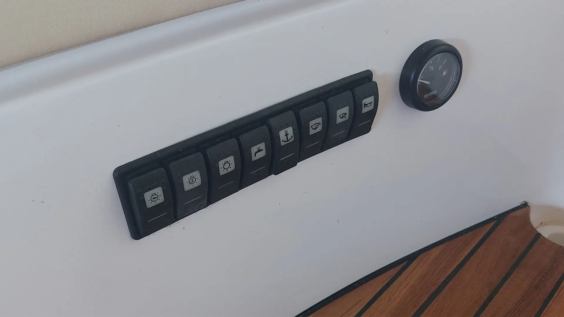 Entrega inmediata Cantieri Mimi Libeccio 6.5 Classic - Controles