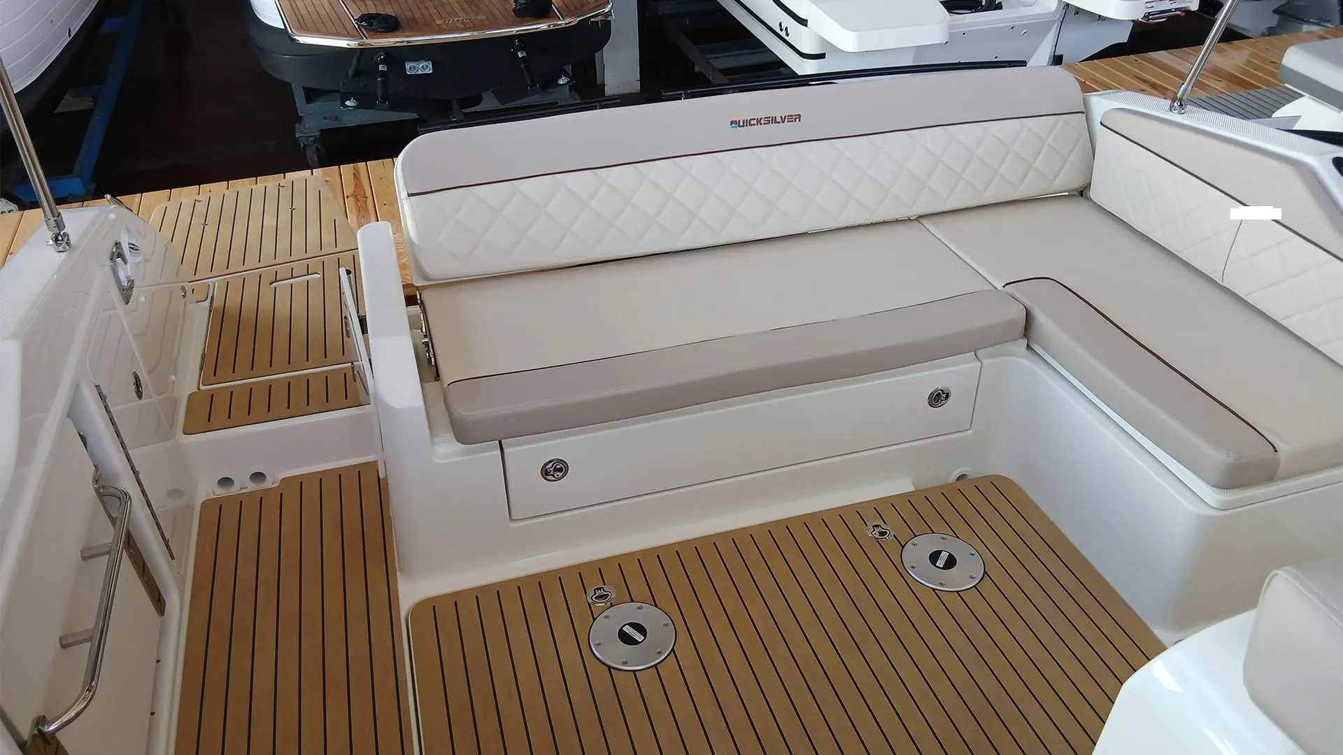 Entrega inmediata quicksilver activ 875 sundeck - Asientos popa