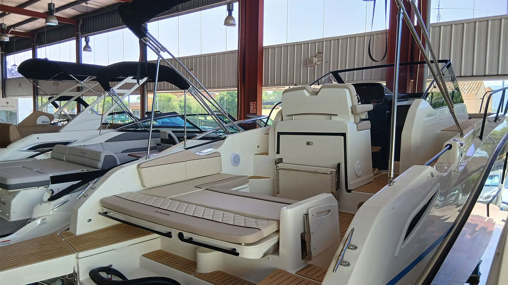 Entrega inmediata quicksilver activ 875 sundeck - Primer plano