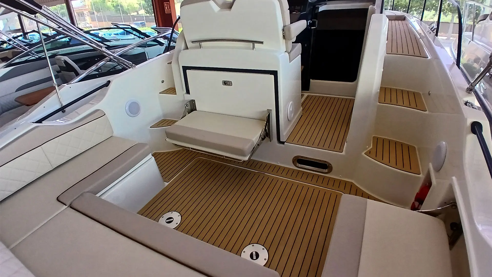 Entrega inmediata quicksilver activ 875 sundeck - Vista bañera