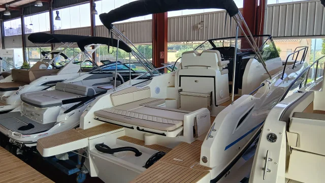 Entrega inmediata quicksilver activ 875 sundeck - Vista popa