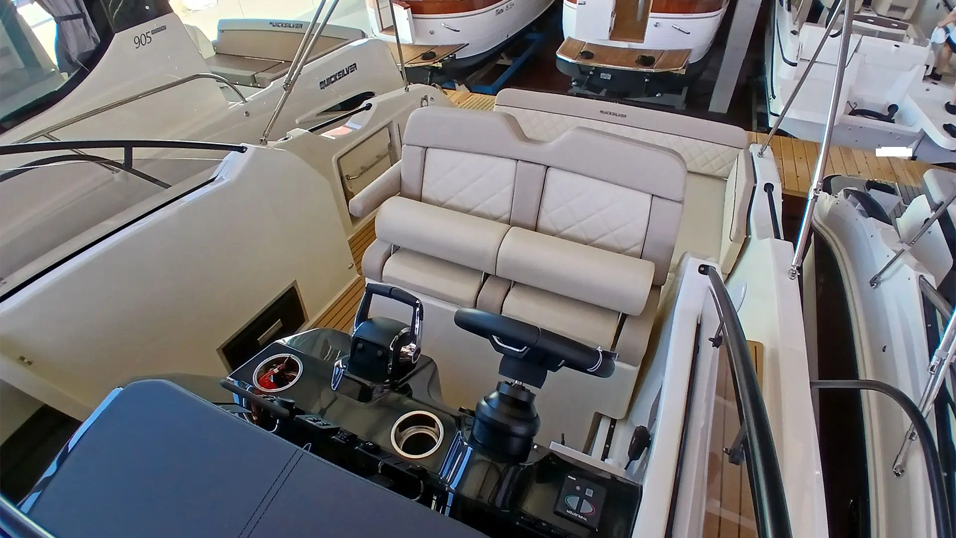 Entrega inmediata quicksilver activ 875 sundeck - Vista puesto gobierno