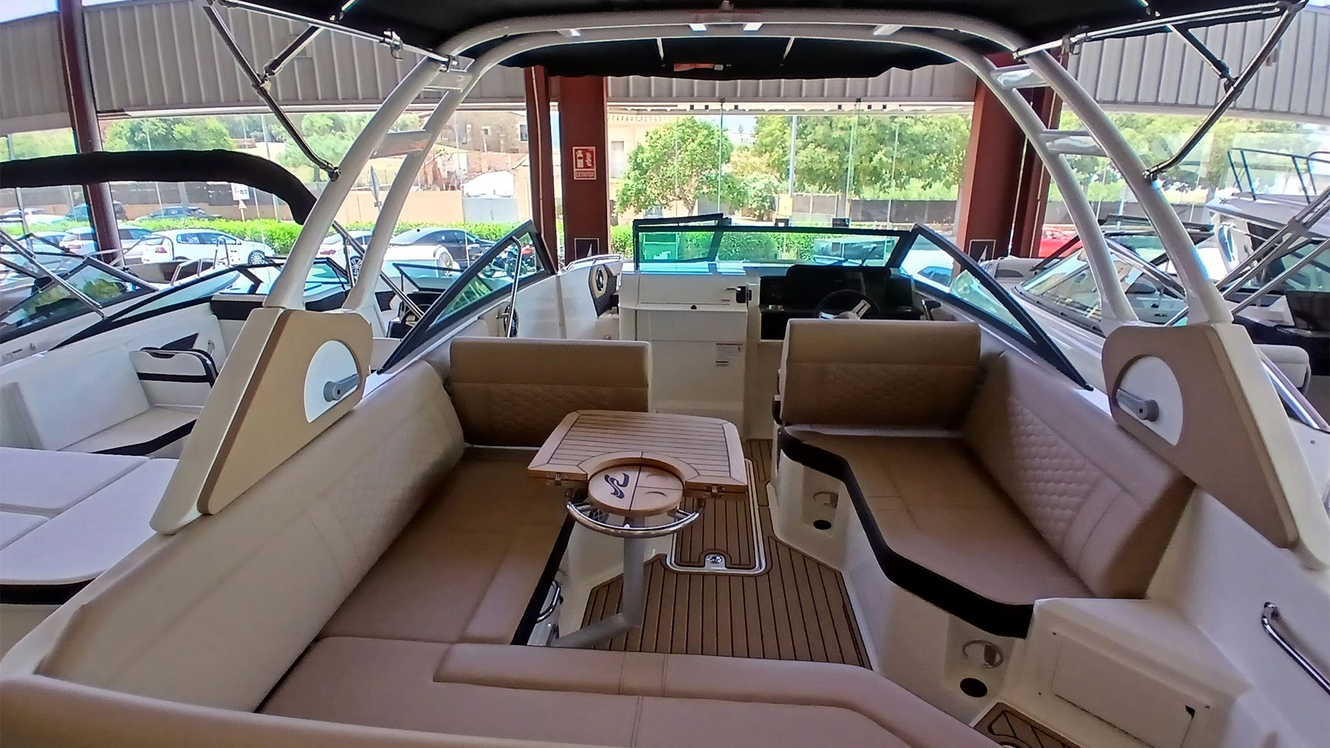 Entrega inmediata Sea Ray SDX 250 - Bañera