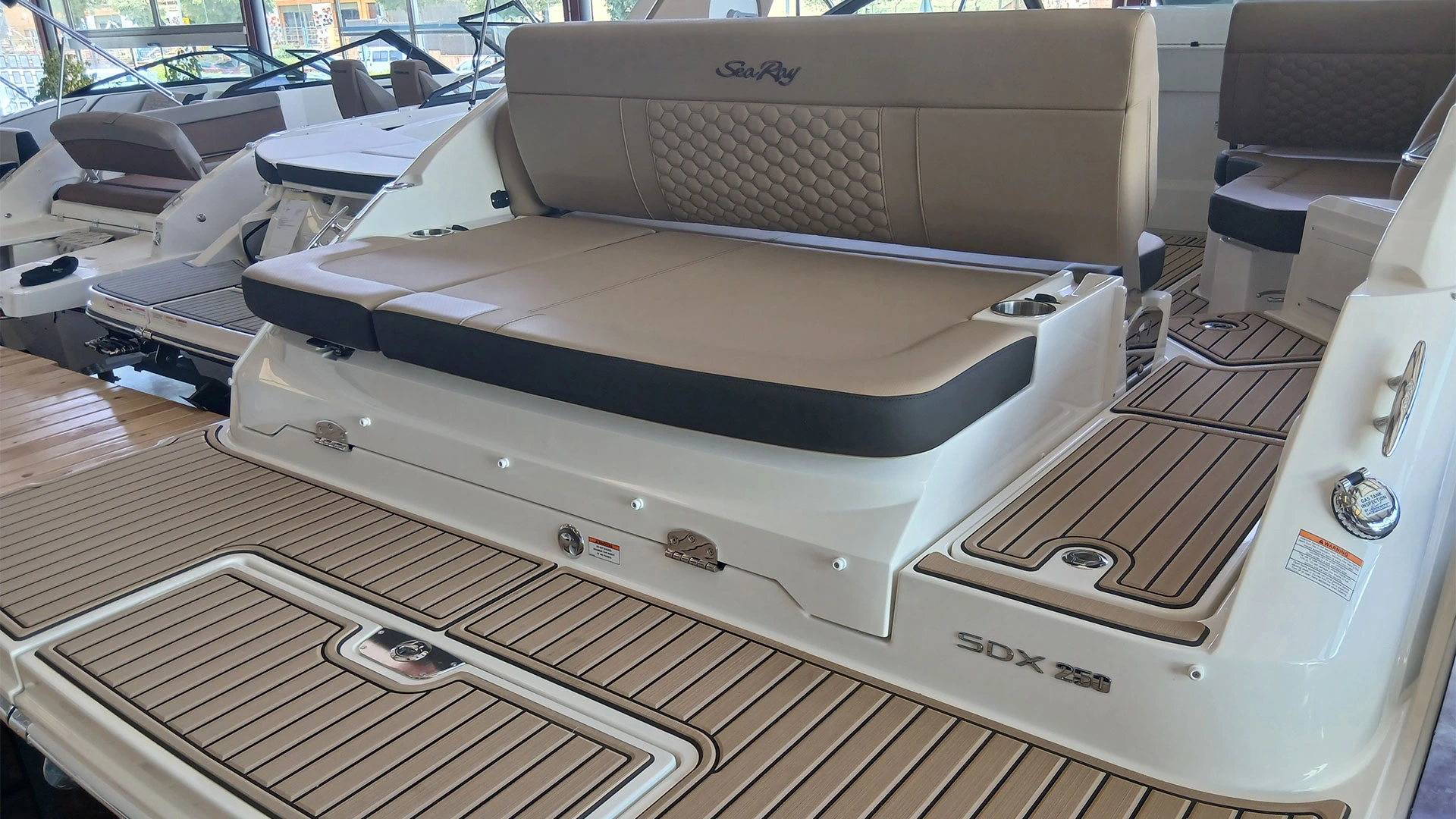 Entrega inmediata Sea Ray SDX 250 - Solárium popa