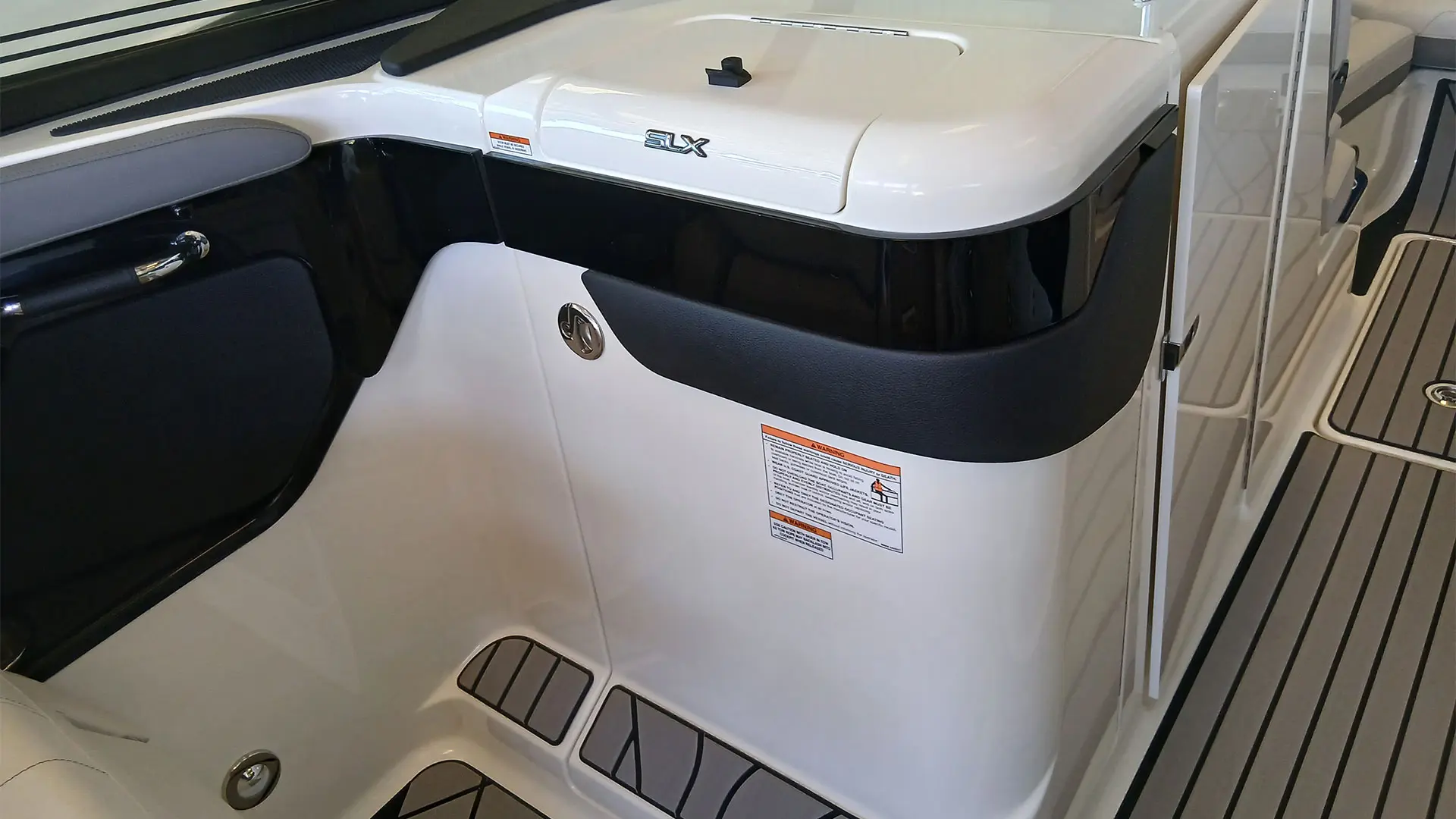 Entrega inmediata Sea Ray SLX 260 - Cabina