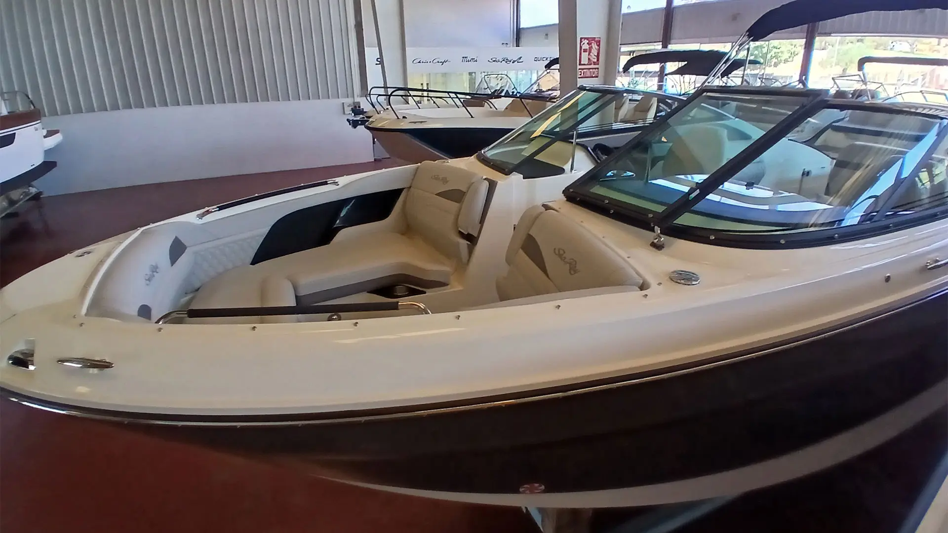 Entrega inmediata Sea Ray SLX 260 - Parabrisas