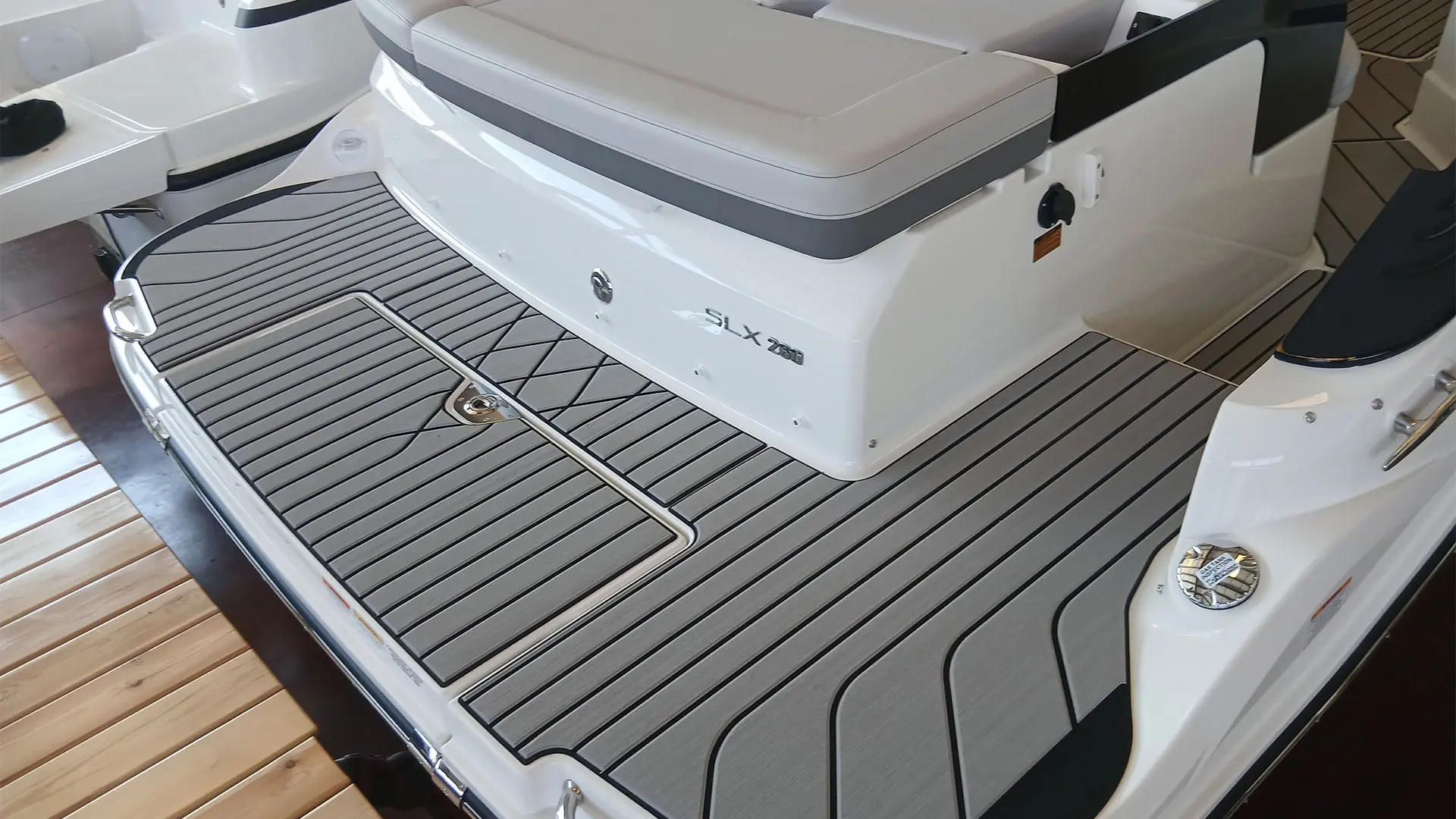 Entrega inmediata Sea Ray SLX 260 - Plataforma de baño