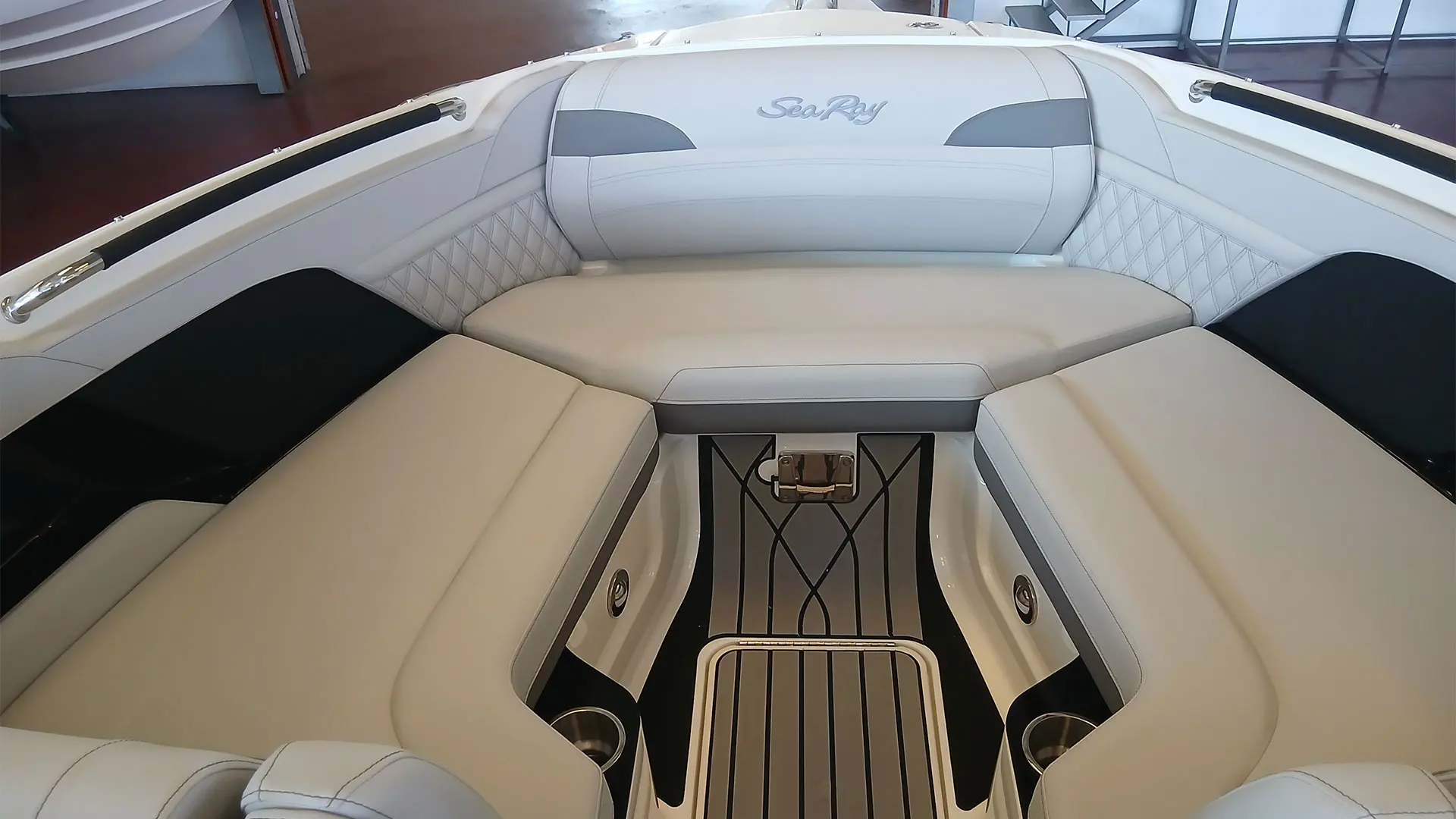 Entrega inmediata Sea Ray SLX 260 - Proa