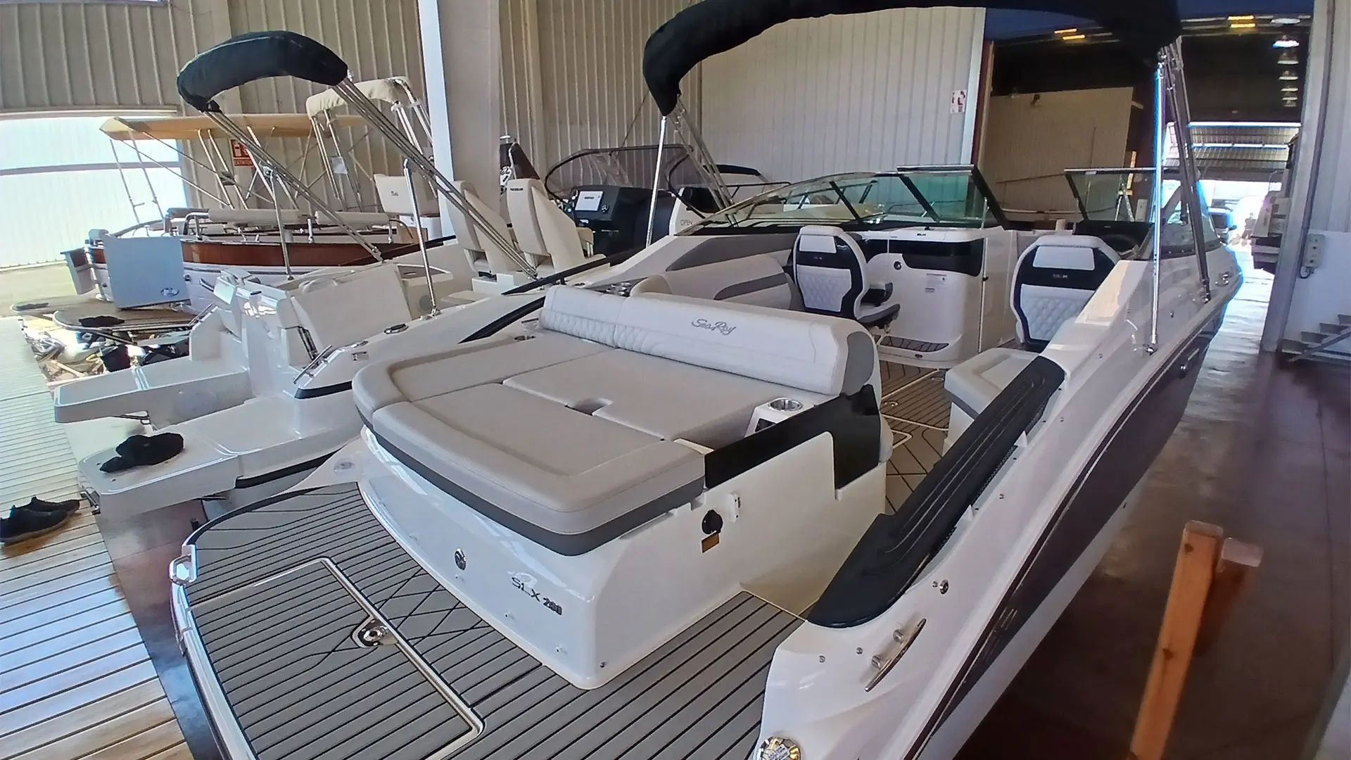 Entrega inmediata Sea Ray SLX 260 - Visión general