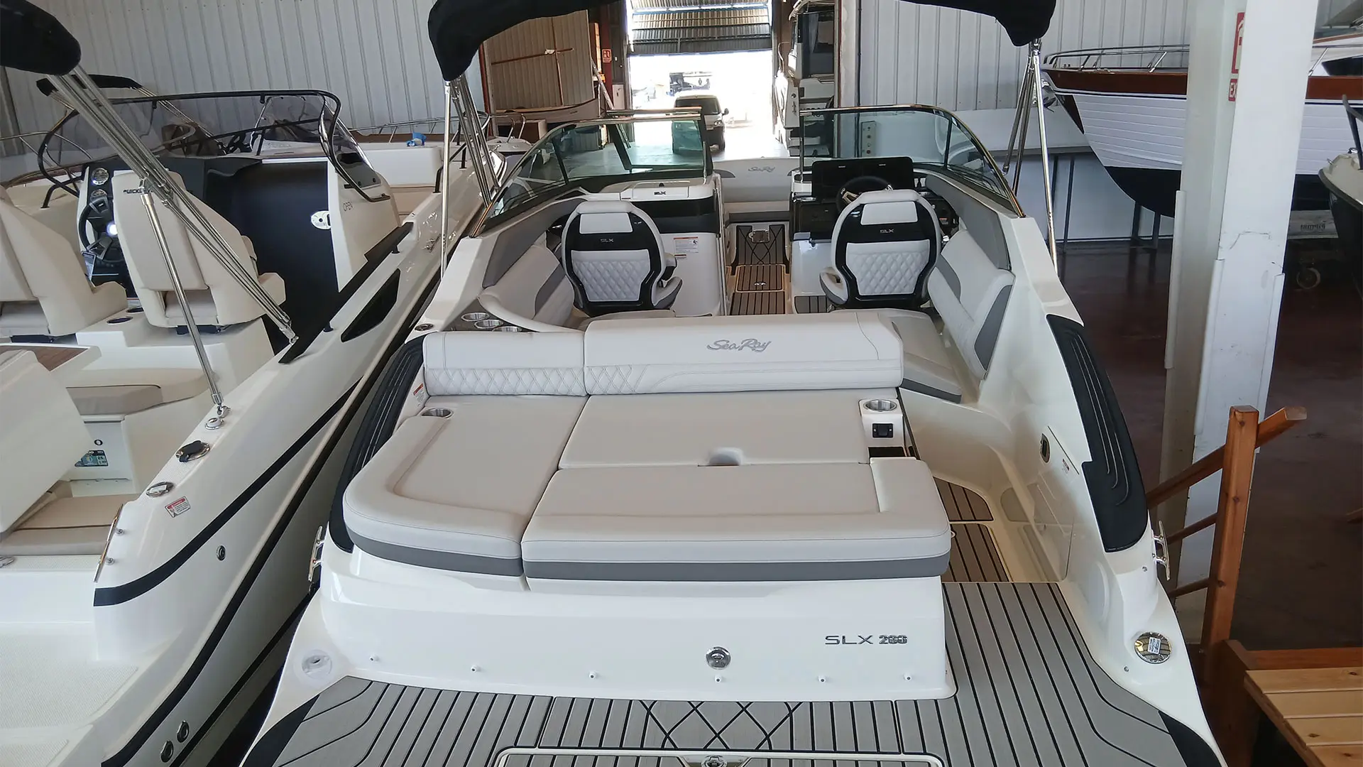 Entrega inmediata Sea Ray SLX 260 - Vista desde popa