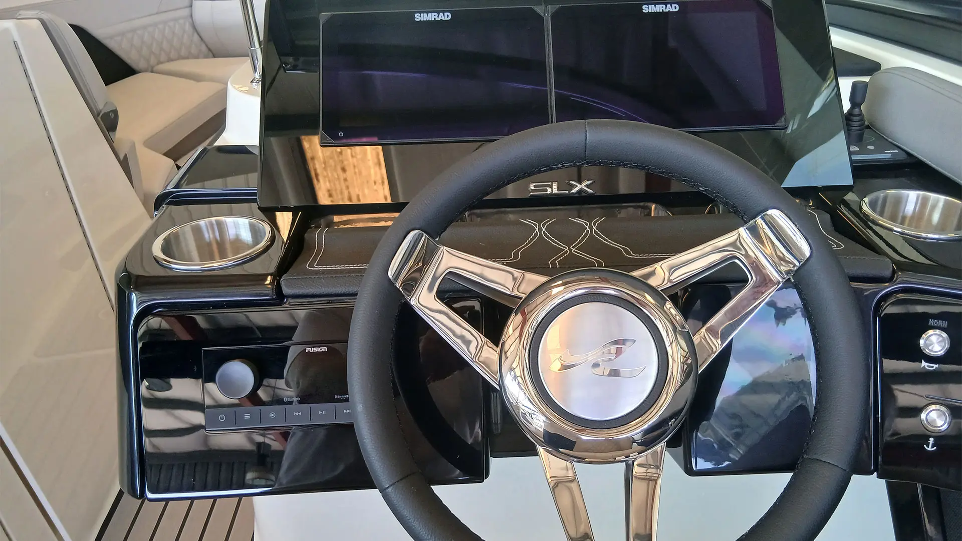 Entrega inmediata Sea Ray SLX 260 - Volante