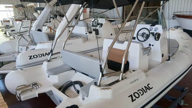 Entrega inmediata Zodiac Medline 5-8 - Desde popa