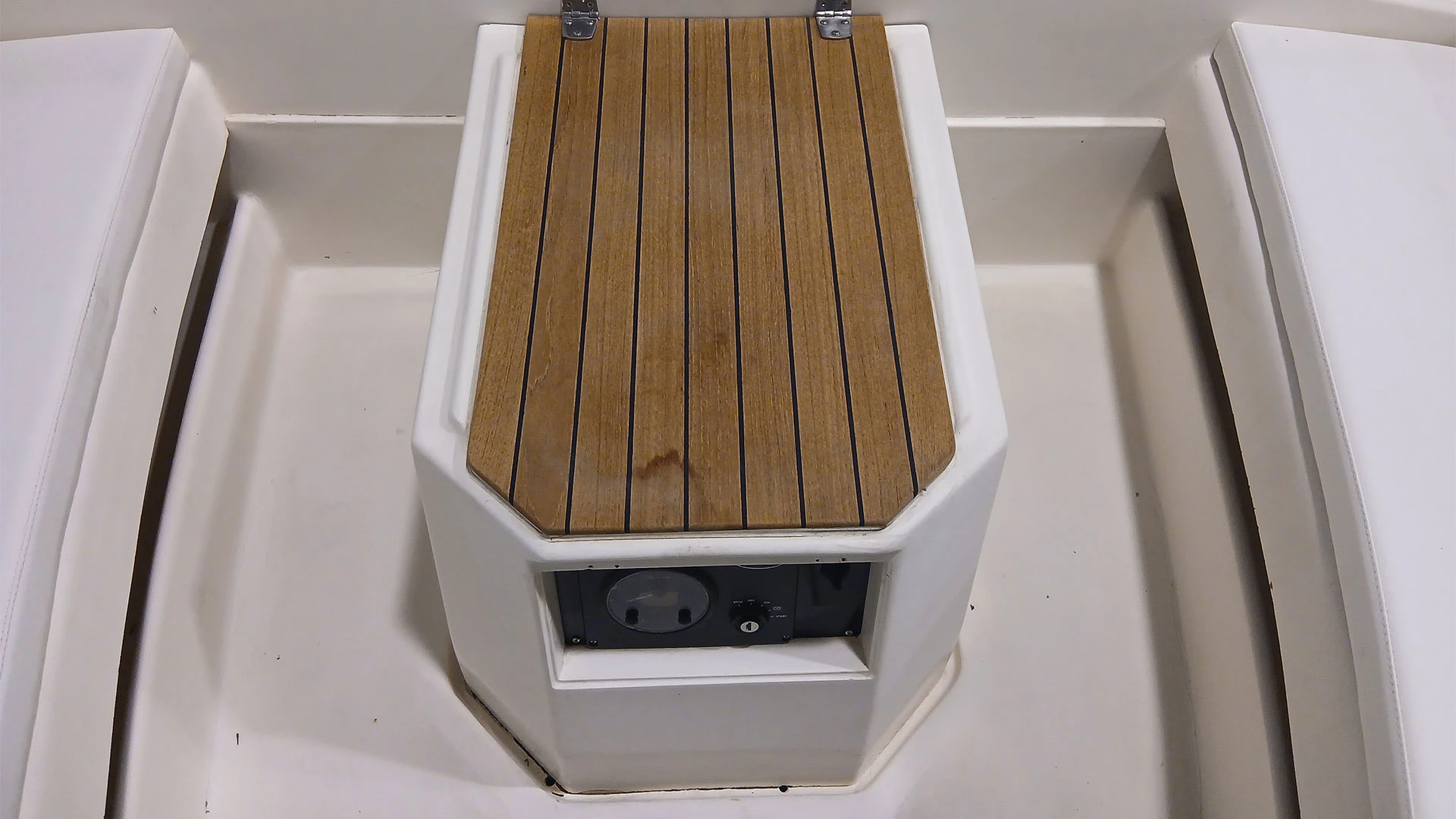 Llaut de segunda mano Majoni Caleta - Tapa motor