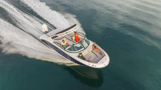 Nueva Sea Ray SDX 250 fueraborda - Navegando