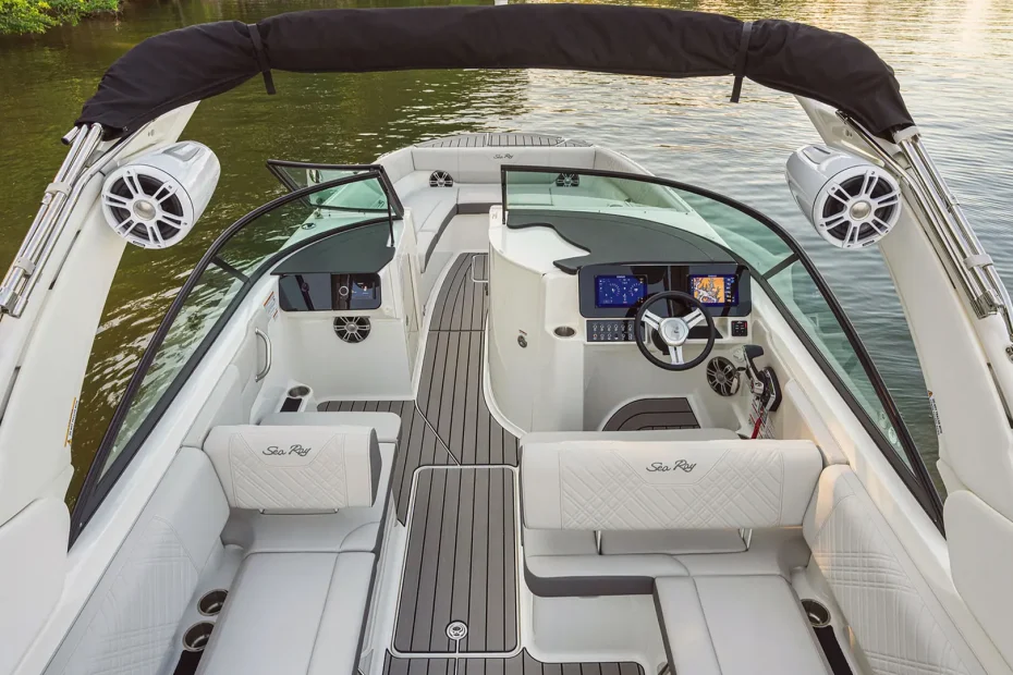 Nueva Sea Ray SDX 270 fueraborda - Bañera