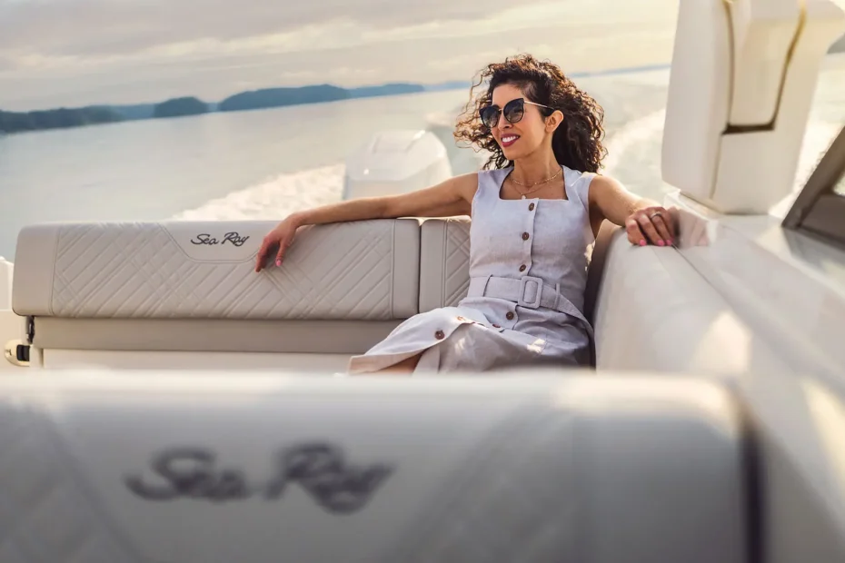 Nueva Sea Ray SDX 270 fueraborda - En Popa