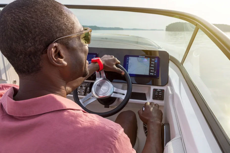 Nueva Sea Ray SDX 270 fueraborda - Pilotando