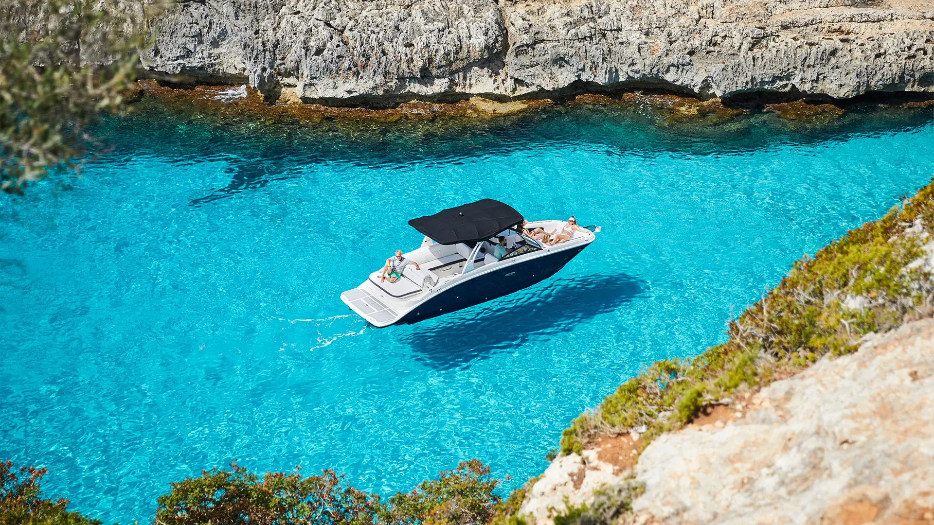 Próximamente en stock Sea Ray SDX 270 - Fondeando en cala