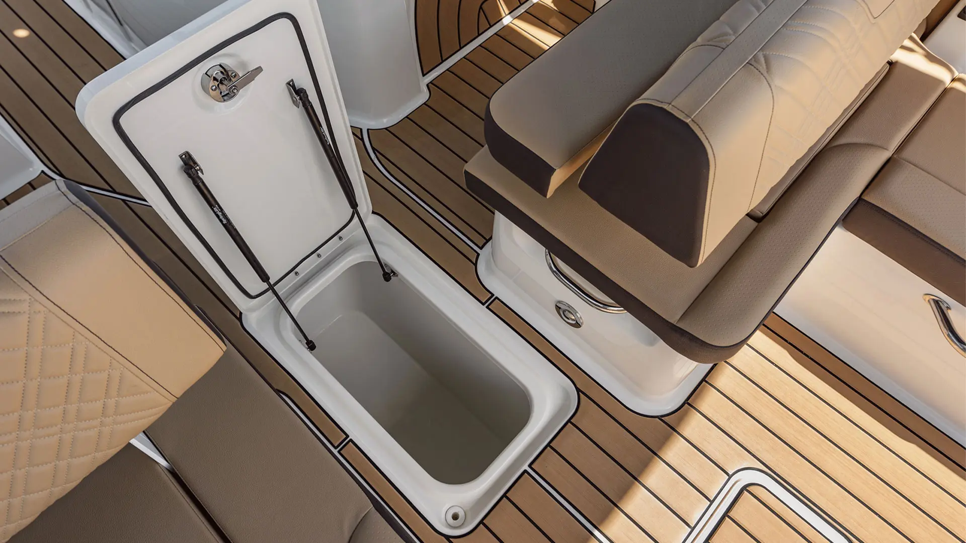 Próximamente en stock Sea Ray SDX 270 - Cofre bañera
