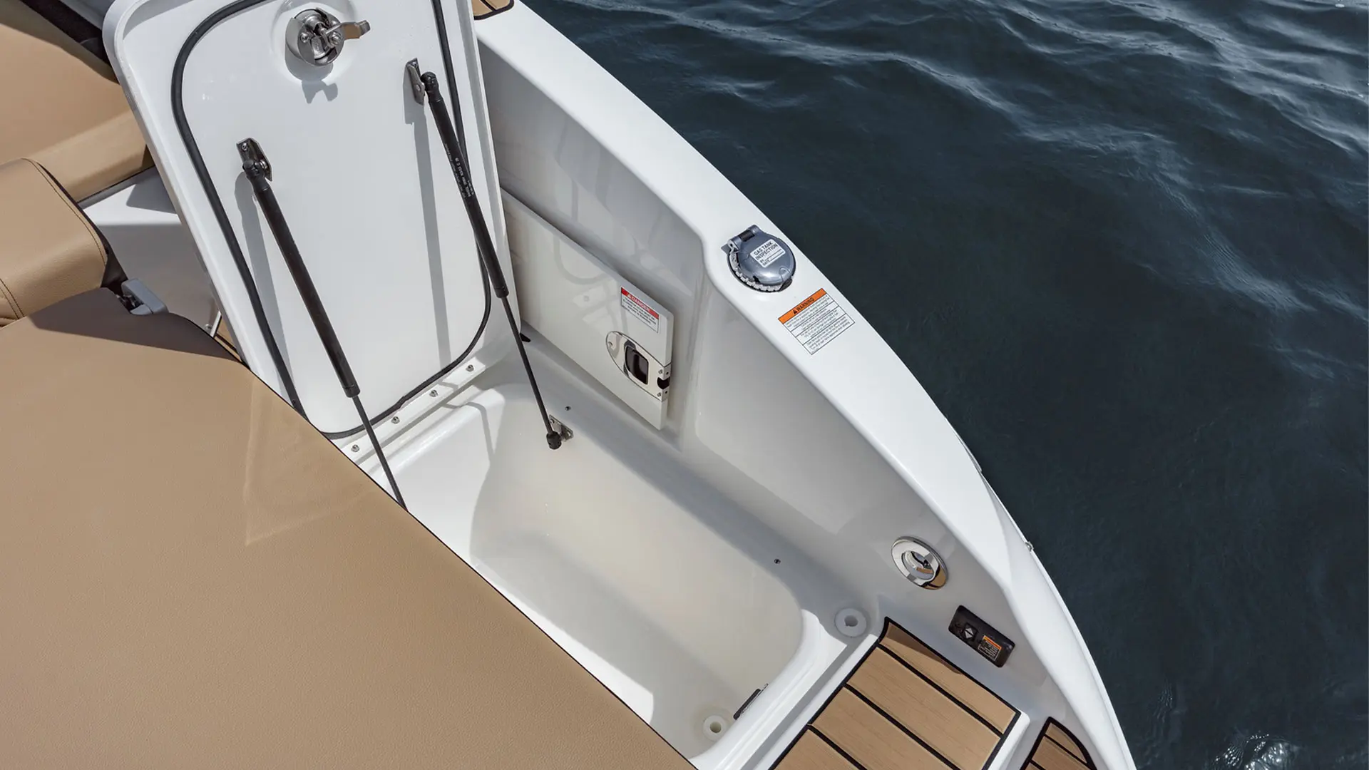 Próximamente en stock Sea Ray SDX 270 - Cofre en pasillo