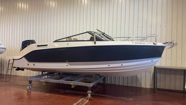 Quicksilver Activ 675 Bowrider