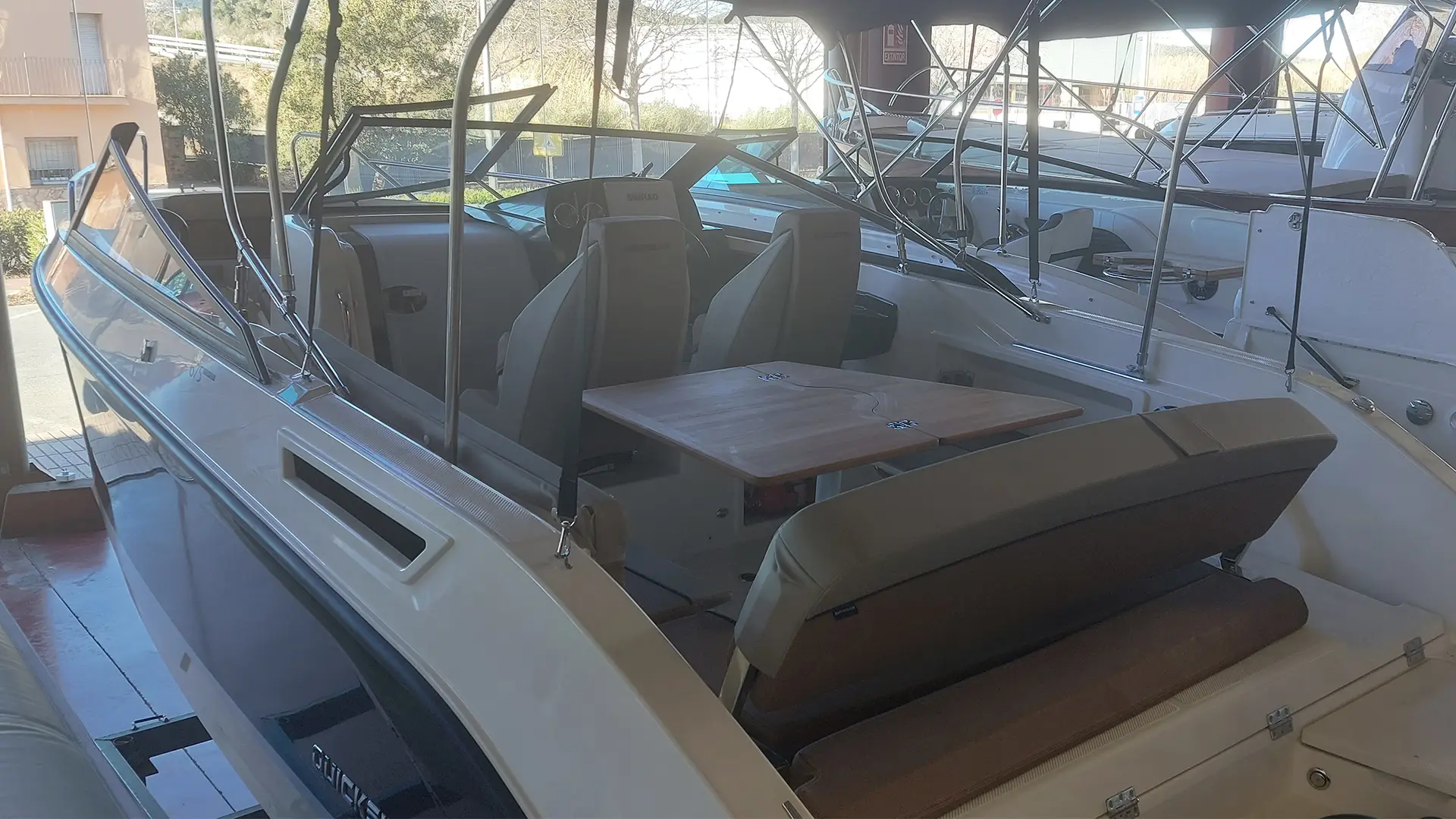 Quicksilver Activ 675 Bowrider - Vista bañera entrega inmediata