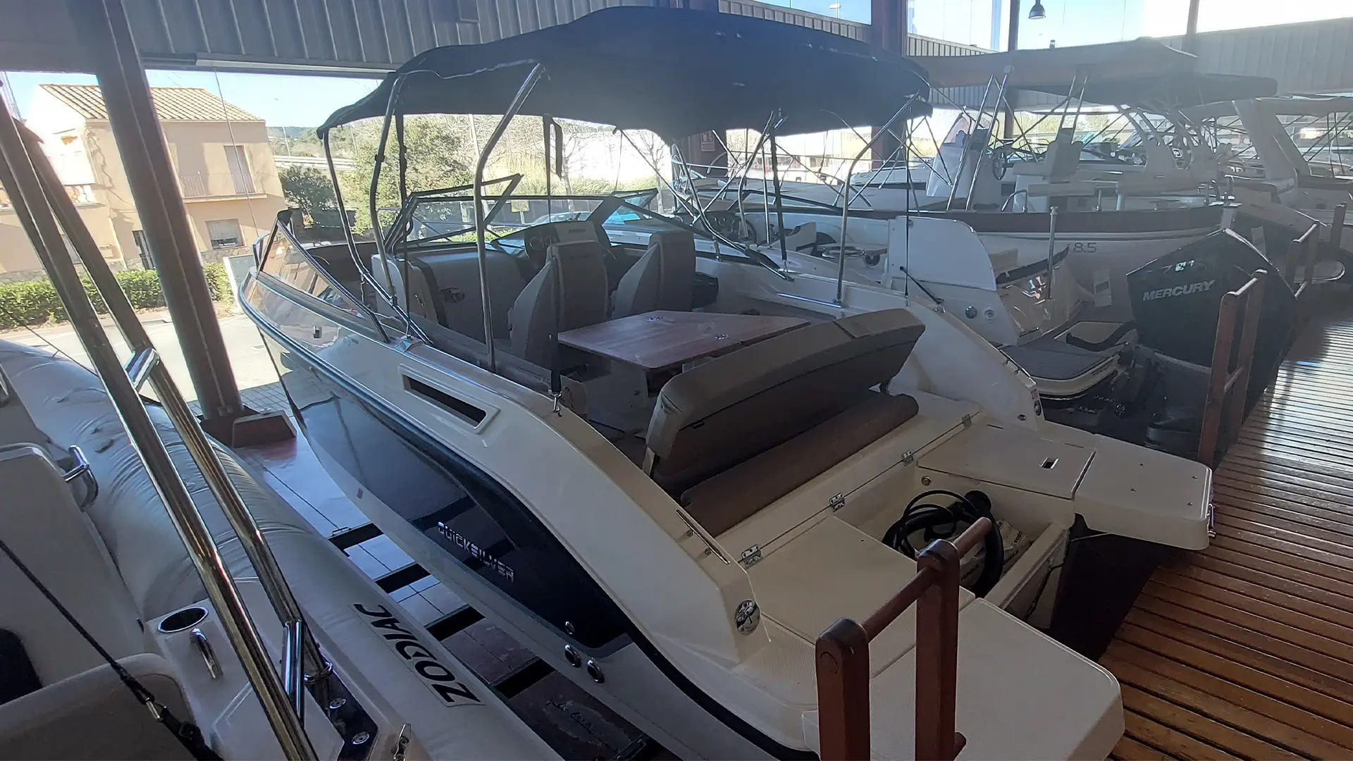Quicksilver Activ 675 Bowrider - Vista lateral entrega inmediata