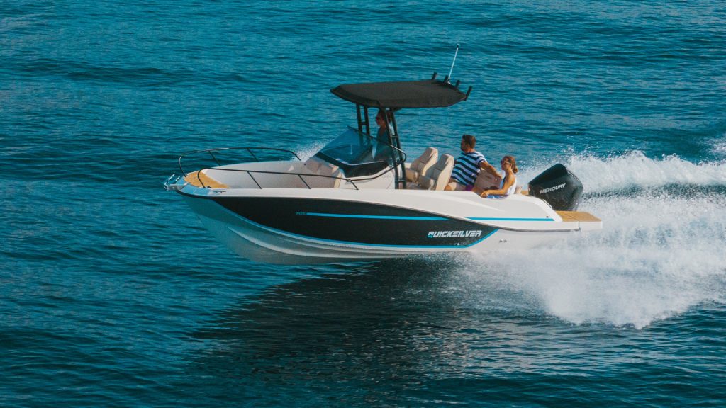 Quicksilver Activ 705 Open - A toda velocidad