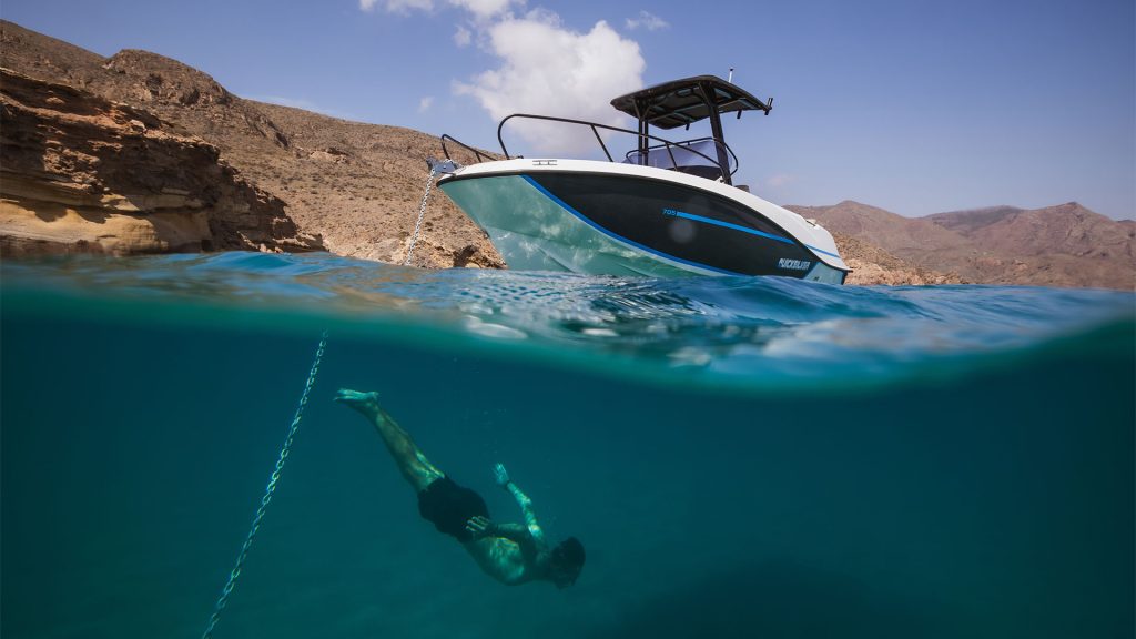 Quicksilver Activ 705 Open - Buceando