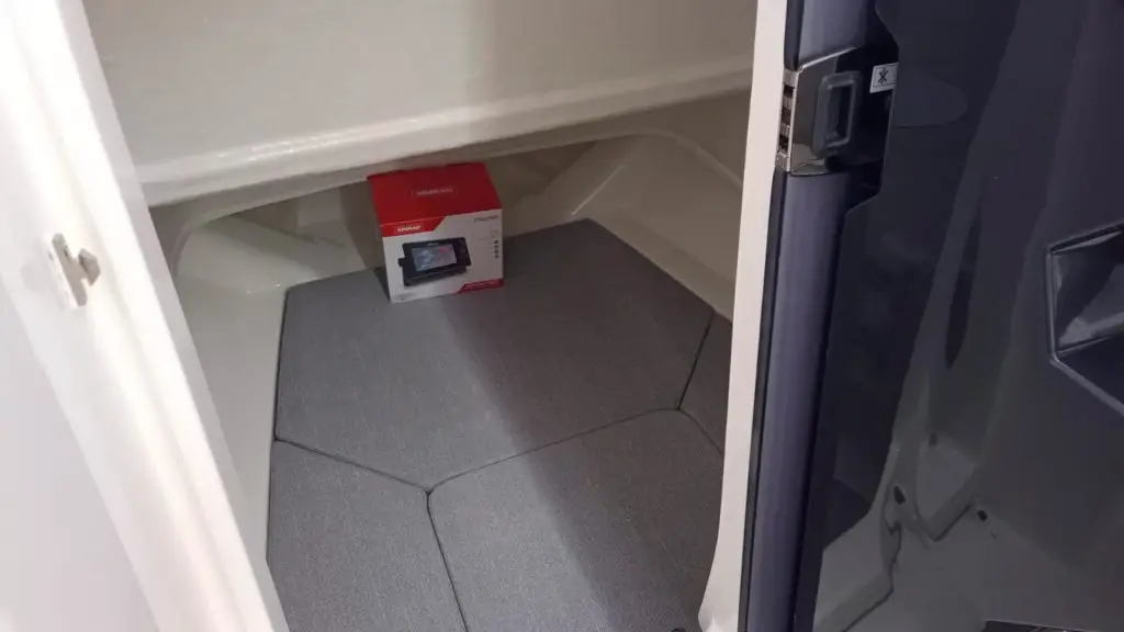 Quicksilver Activ 705 Open - Cabina en stock