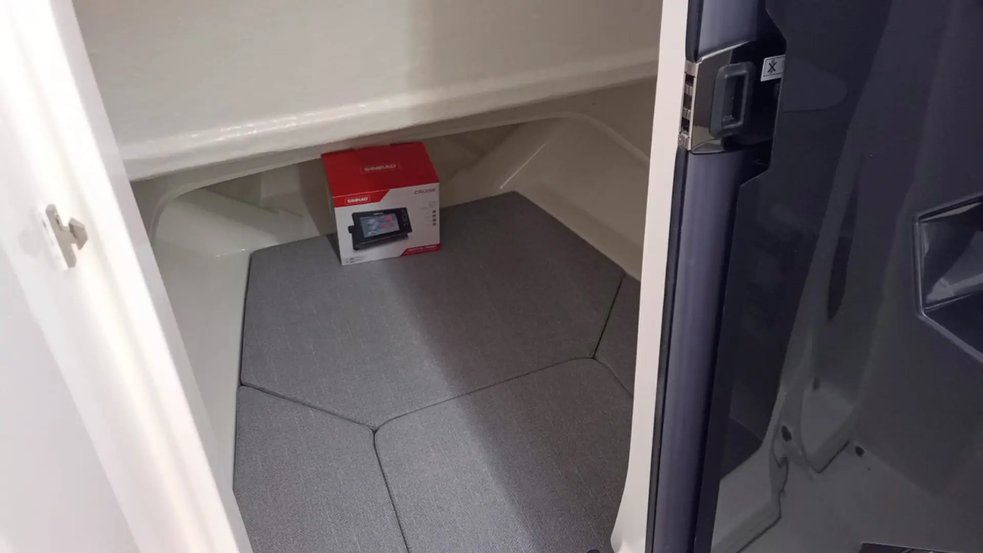 Quicksilver Activ 705 Open - Cabina en stock