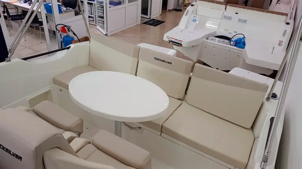 Quicksilver Activ 705 Open - Picnic en stock