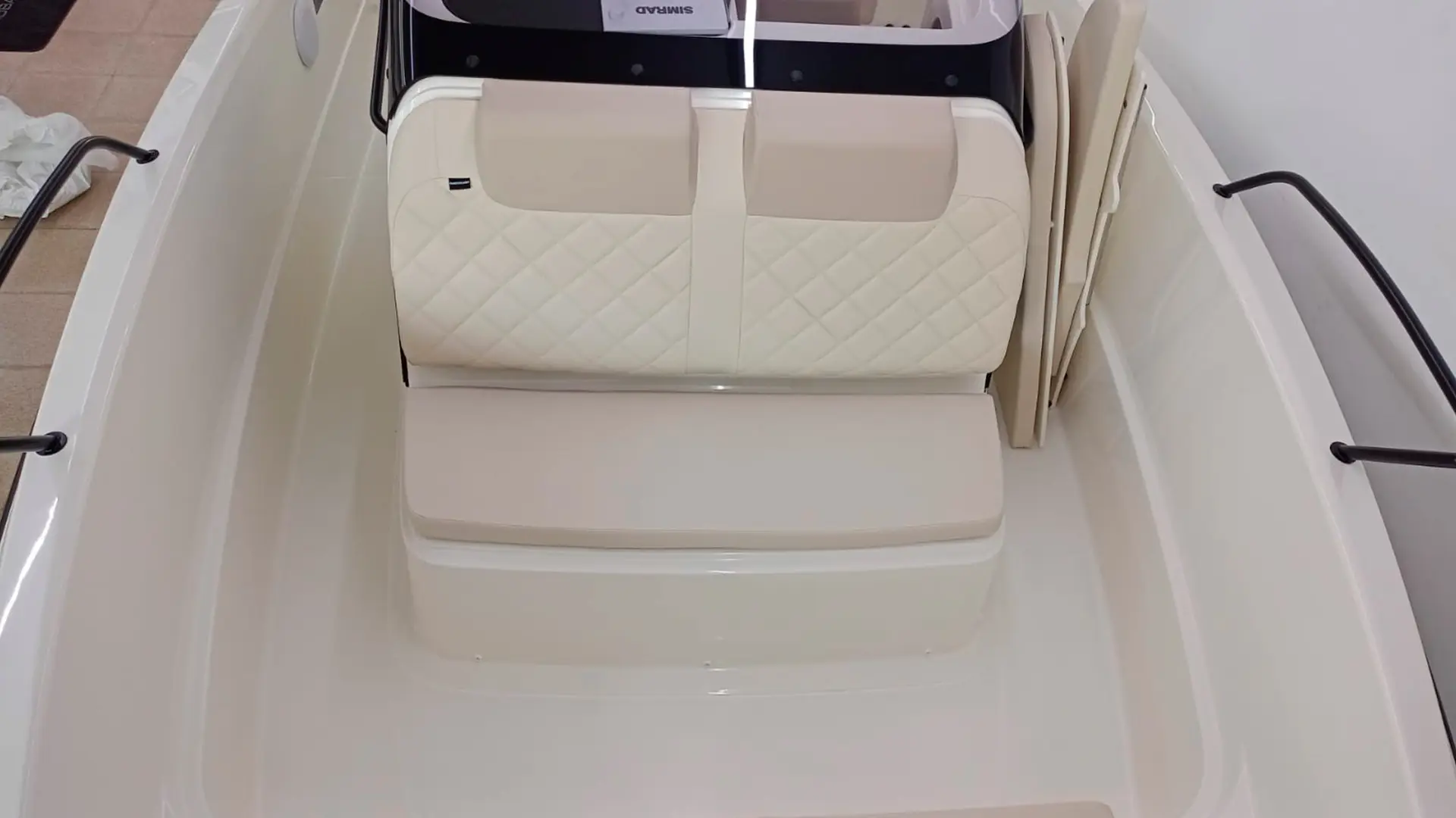 Quicksilver Activ 705 Open - Primer asiento consola en stock