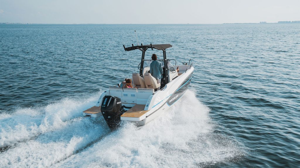 Quicksilver Activ 705 Open - Vista popa