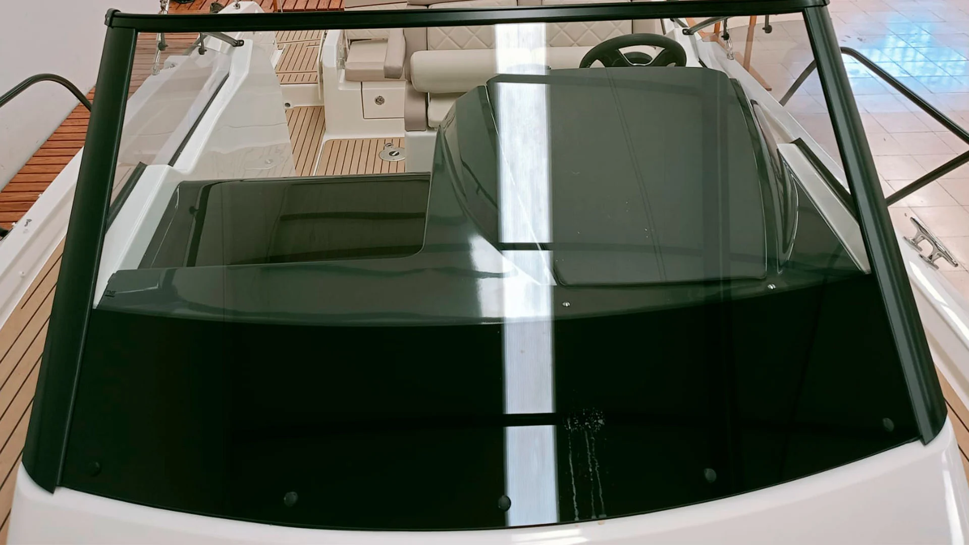 quicksilver-activ-875-sundeck-ap-parabrisas