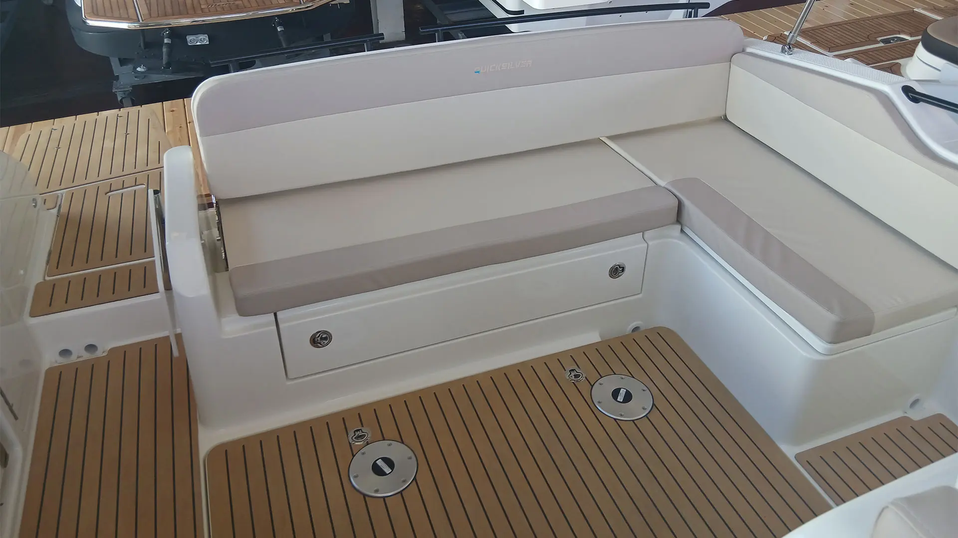 Barco nuevo entrega inmediata Quicksilver Activ 785 Sundeck - Asientos popa