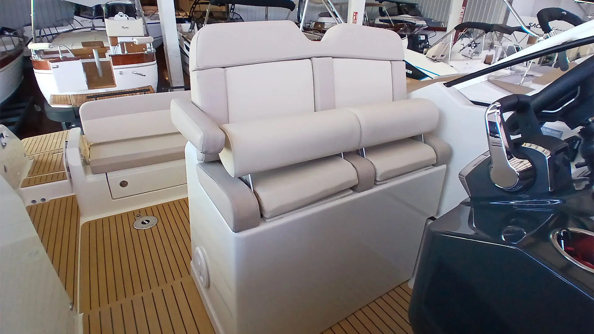 Barco nuevo entrega inmediata Quicksilver Activ 785 Sundeck - Bañera
