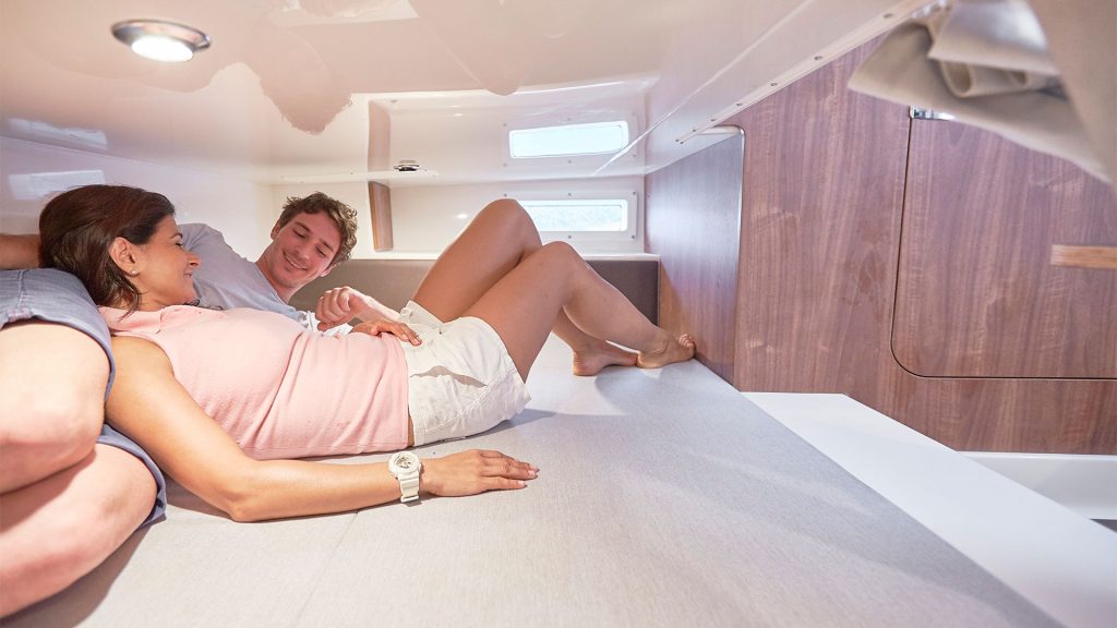 Quicksilver Activ 875 Sundeck - Cama cabina entrega inmdiata