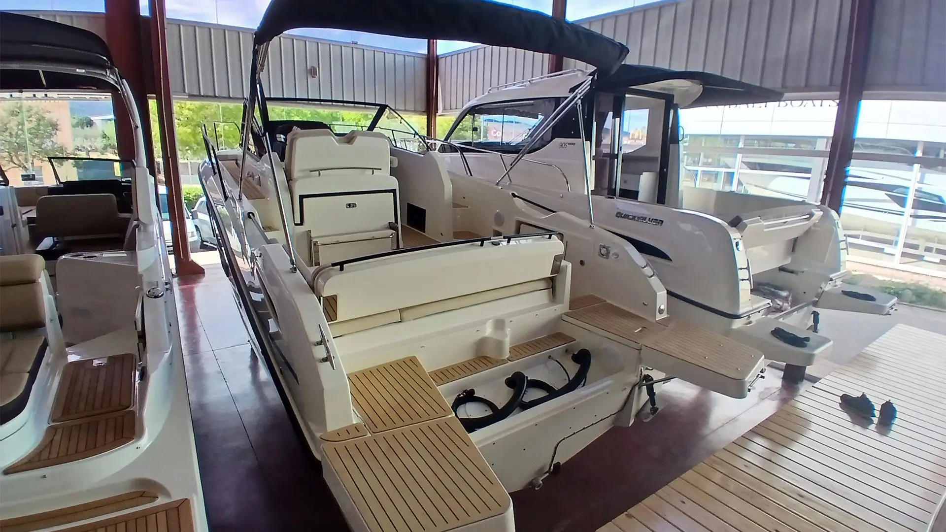 Barco nuevo entrega inmediata Quicksilver Activ 785 Sundeck - Desde popa