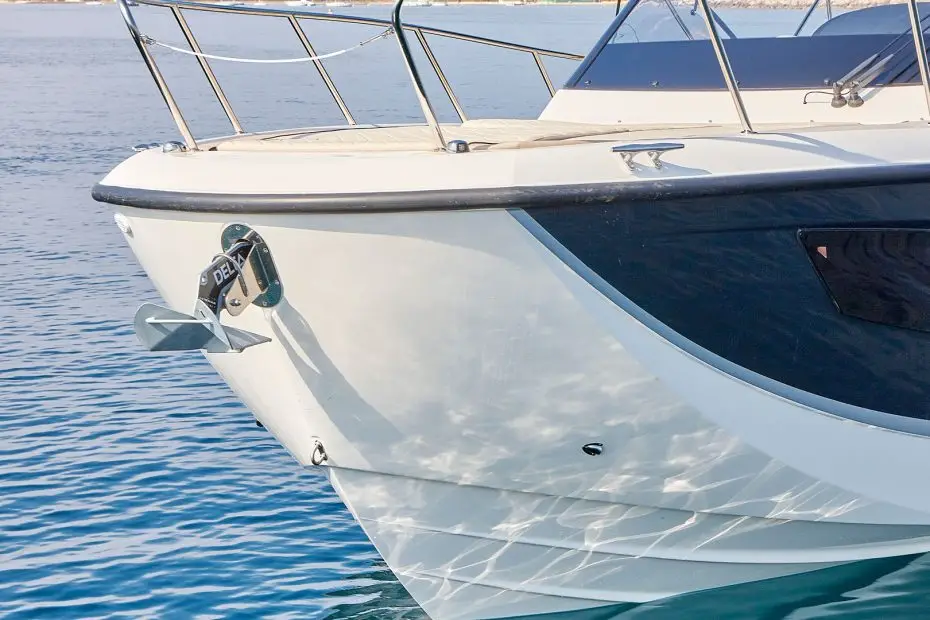 Quicksilver Activ 875 Sundeck - Detalle proa
