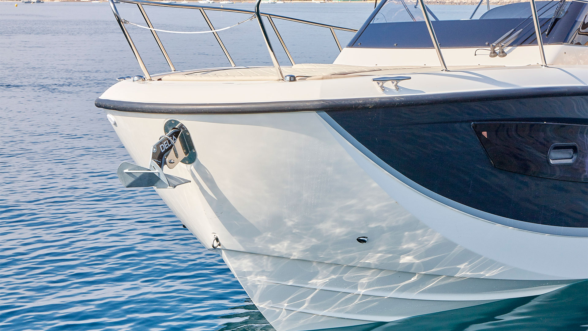 Quicksilver Activ 875 Sundeck - Detalle proa entrega inmediata
